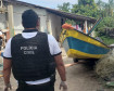 Policiais civis cumprem mandado em casa de suspeitos de tentativa de homicídio em Guaratuba
