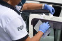 Policial identifica digitais em porta de veículo