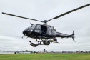 Participantes em treinamento no helicóptero