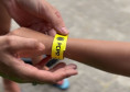 PCPR reforça distribuição de pulseiras de identificação durante shows do Verão Maior 