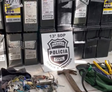 Dezenas de baterias furtadas, chaves e ferramentas