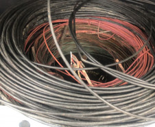 Rolos de fios elétricos são apreendidos em Guaratuba