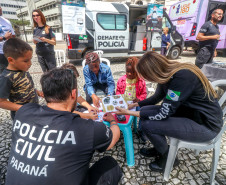 PCPR na Comunidade participa de evento de orientações a imigrantes e refugiados em Curitiba