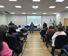 PCPR ministra palestra educativa de prevenção e combate às drogas para alunos de faculdade em Curitiba  