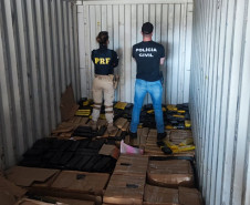 PCPR e PF apreendem 3 toneladas de maconha e prendem suspeito em Guarapuava