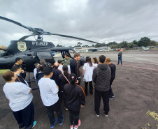    PCPR recebe visita de alunos com deficiência no Grupamento de Operações Aéreas 