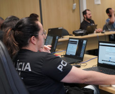 Policiais civis participam de habilitação em Sistema Automatizado de Identificação Biométrica em Curitiba