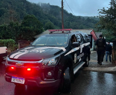 PCPR e PMPR prendem três homens e apreendem drogas em operação contra roubo e tráfico em Teixeira Soares