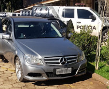 PCPR apreende veículo de luxo e 472 quilos de maconha em Foz do Iguaçu