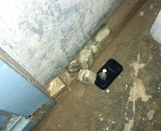 PCPR prende mulher que deixou drogas e celulares próximo a carceragem em Ibaiti