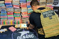 Policial civil averigua tablete de droga apreendida