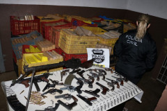 PCPR apreende quase duas toneladas de maconha e apreende 27 armas do crime organizado em Foz do Iguaçu 