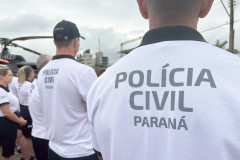Diversos policiais civis reunidos