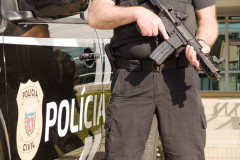 PCPR e PMPR prendem homem por posse irregular de arma de fogo em Castro