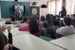 PCPR ministra palestra sobre internet segura e bullying para 110 crianças de escola municipal em Curitiba
