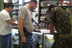 PCPR fiscaliza comércios de armas de fogo e munições em Curitiba