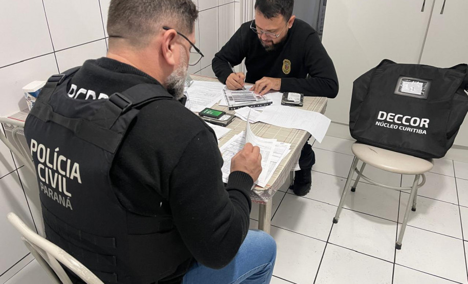 PCPR apreende documentos e computadores em operação contra suspeitos de fraude à licitação