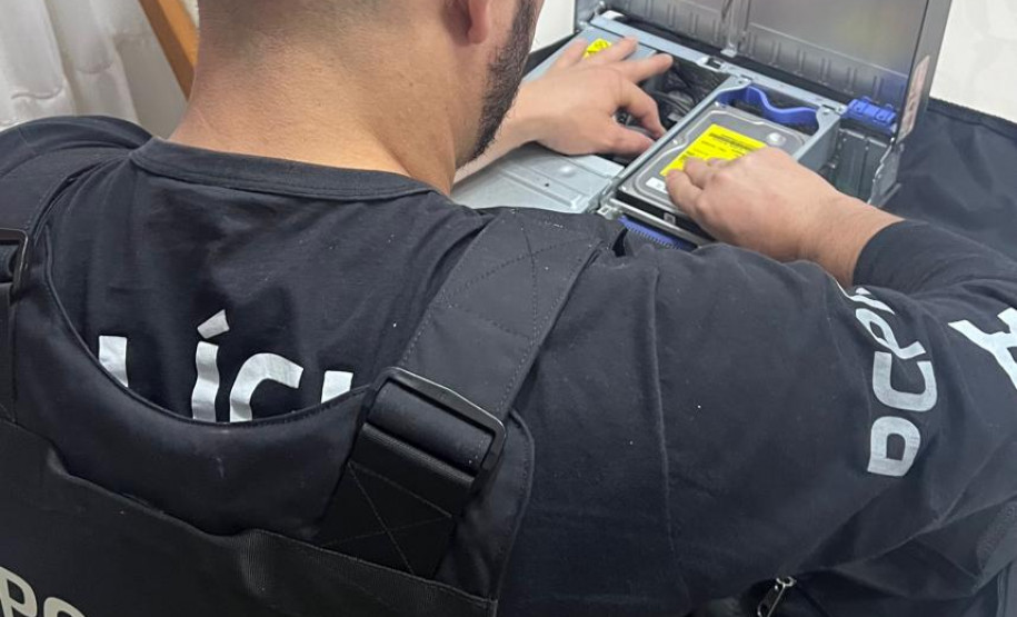 PCPR apreende documentos e computadores em operação contra suspeitos de fraude à licitação