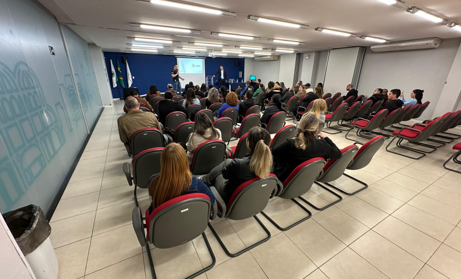 PCPR ministra palestra para estudantes em faculdade de Curitiba