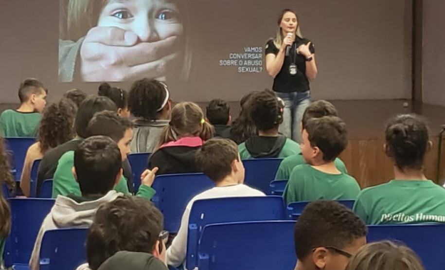 PCPR ministra palestra para crianças e adolescentes sobre abuso sexual PCPR ministra palestra para crianças e adolescentes sobre abuso sexual